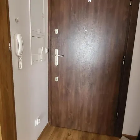 Blisko Lasu Z Ogrodkiem شقة